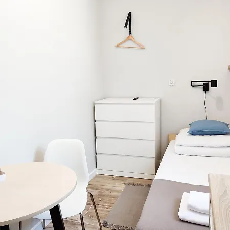 & S8 شقة فندقية Blizne Jasinskiego