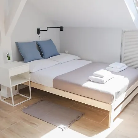 Aparthotel & S8 4*