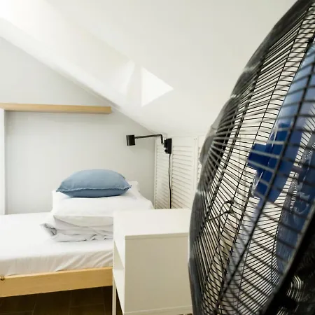 Aparthotel S8 *