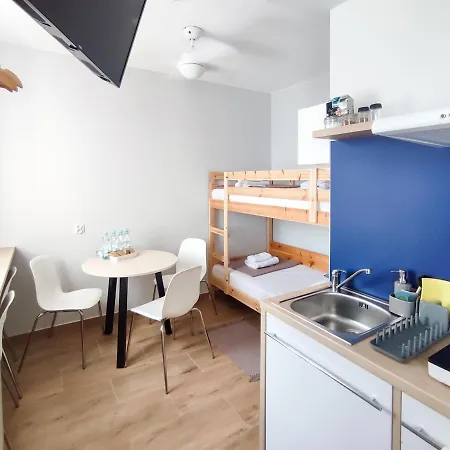Aparthotel S8 *