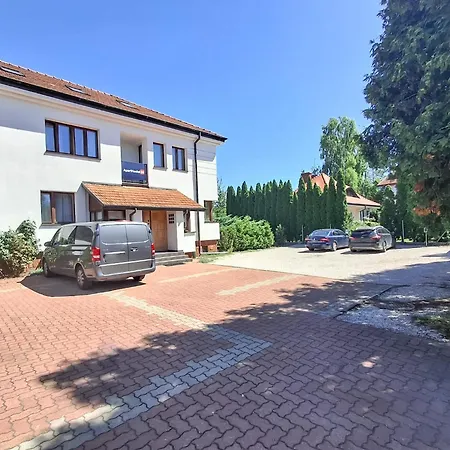 & S8 شقة فندقية Blizne Jasinskiego